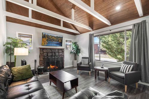 643 Villa Grove Ave, Big Bear Lake, CA, 92315-9713 | Card Image