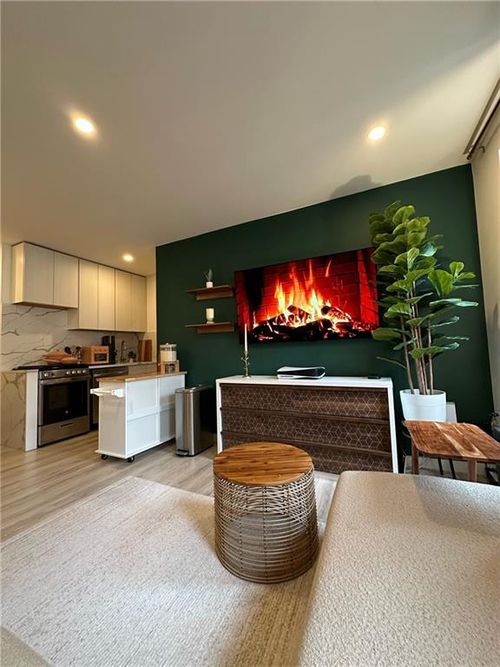 apt-1m-300 8th Ave, Brooklyn, NY, 11215-3033 | Card Image