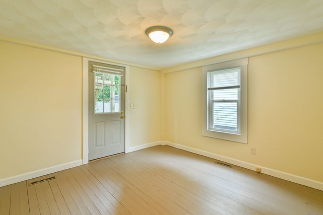 96 Water St, Home with 6 bedrooms, 2 bathrooms and 4 parking in Killingly CT | Image 11