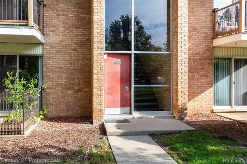 apt-202-1209 Island Dr, Ann Arbor, MI, 48105-2056 | Card Image