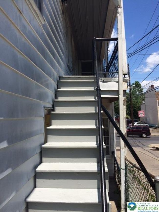 1 - 526 W Gordon St, Home with 2 bedrooms, 1 bathrooms and null parking in Allentown PA | Image 7