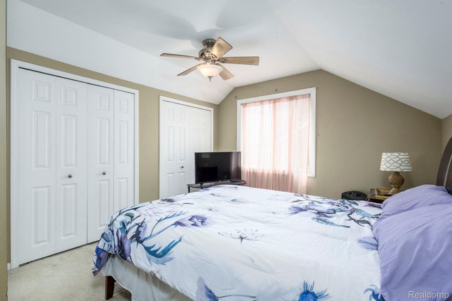 20-web-or-mls-20450 Lochmoor - Interior (13 of 17).jpg | Image 16