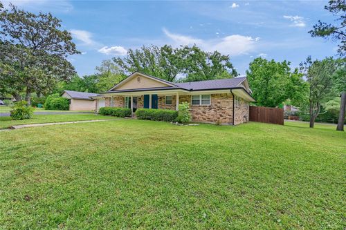 2805 Windsor Dr, Sherman, TX, 75092-2461 | Card Image
