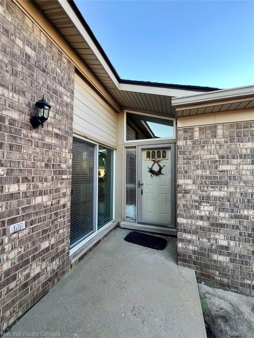 50314 Paradise Ct, Macomb, MI, 48044-6107 | Card Image