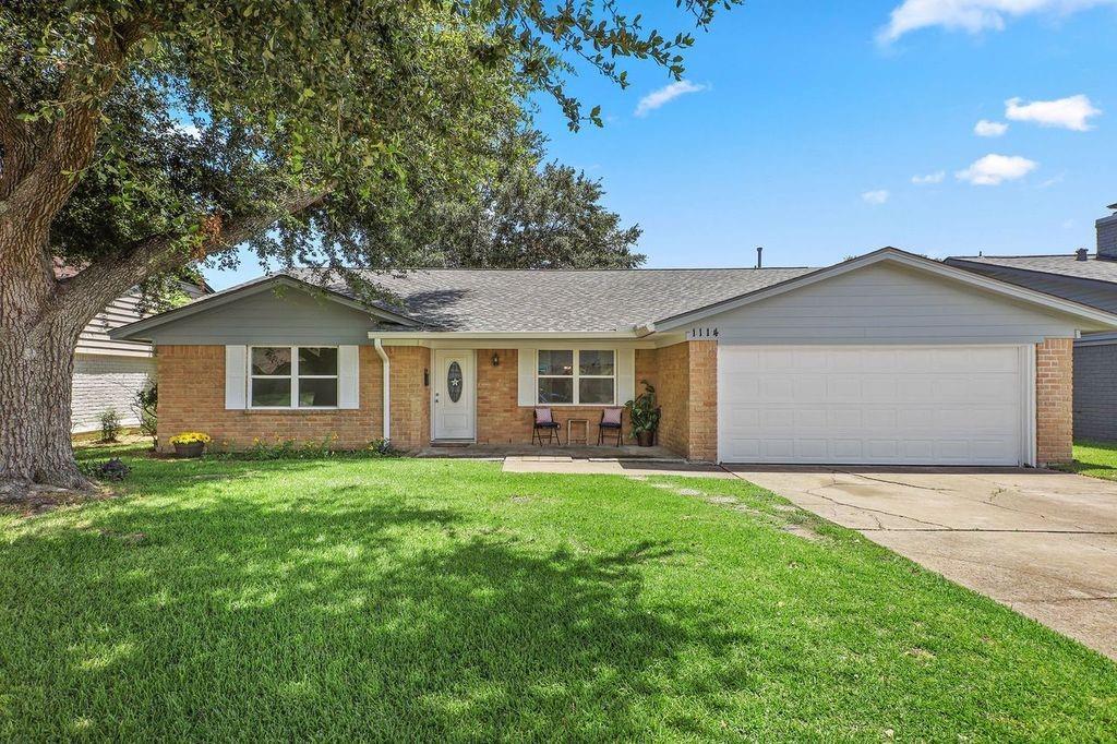Amy Dr, Deer Park, TX 77536
