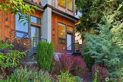 g-3645 22nd Ave W, Seattle, WA, 98199-2329 | Card Image