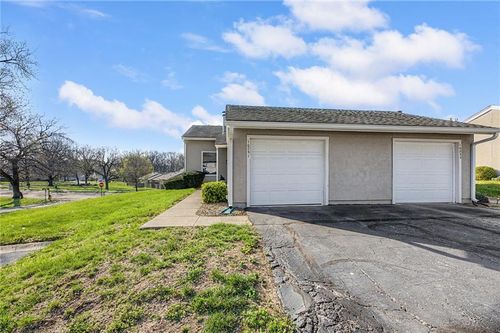 10851 Rosehill Road, Overland Park, KS, 66210 | Card Image