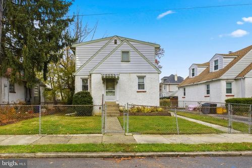 933 Bedford Ave, COLLINGDALE, PA, 19023-3607 | Card Image