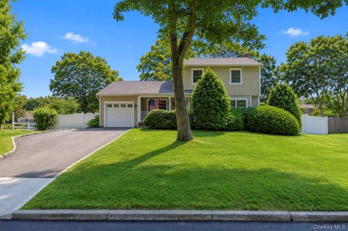 18 Elkin Dr, Middle Island, NY, 11953-2111 | Card Image