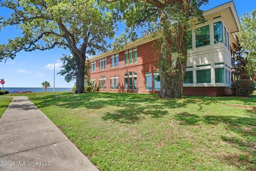 100-2548 Beach Boulevard, Biloxi, MS, 39531 | Card Image