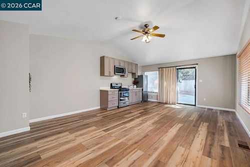 3592 Hillcrest Rd, El Sobrante, CA, 94803-2813 | Card Image