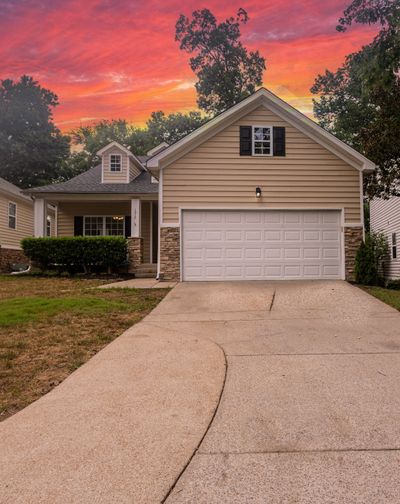 Nice long driveway - can put 4 cars... | Image 2