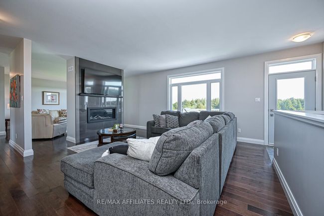 2064 Rosedale Road N, House other with 3 bedrooms, 3 bathrooms and 6 parking in Montague ON | Image 12