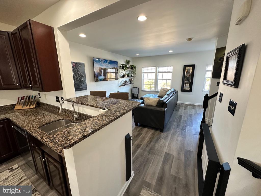 Residential Lease in MOUNT ROYAL 3