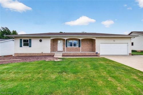5732 Perry Hills Drive Sw, Canton, OH, 44706 | Card Image
