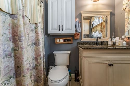 7 Rachel Ct, Clinton, NJ, 08809-1382 | Card Image