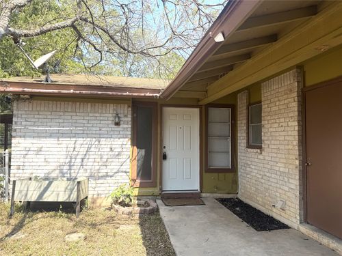 421 Live Oak St, Kyle, TX, 78640-9475 | Card Image