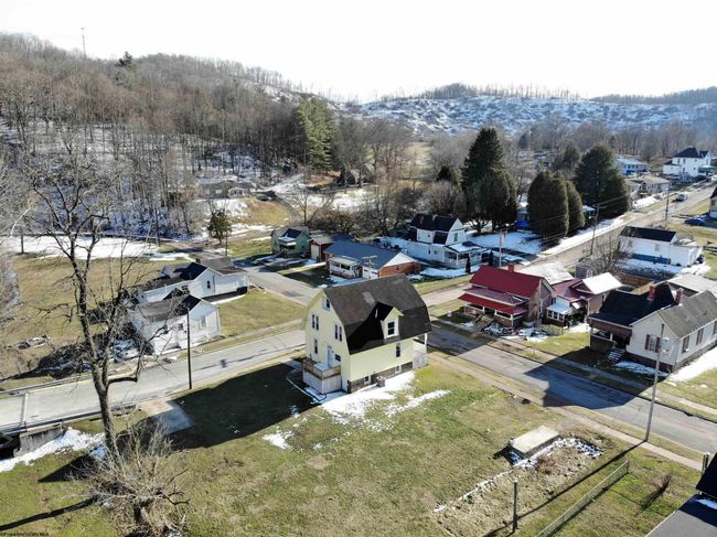 213 Park Dr, House other with 4 bedrooms, 1 bathrooms and null parking in Mannington WV | Image 4