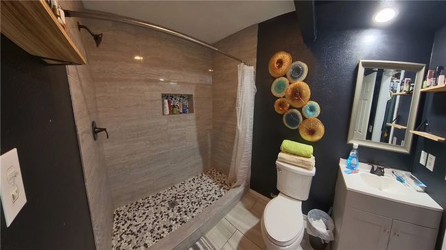 Primary Bathroom | Image 6