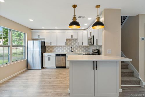 6 Doe Path, Coram, NY, 11727-2139 | Card Image