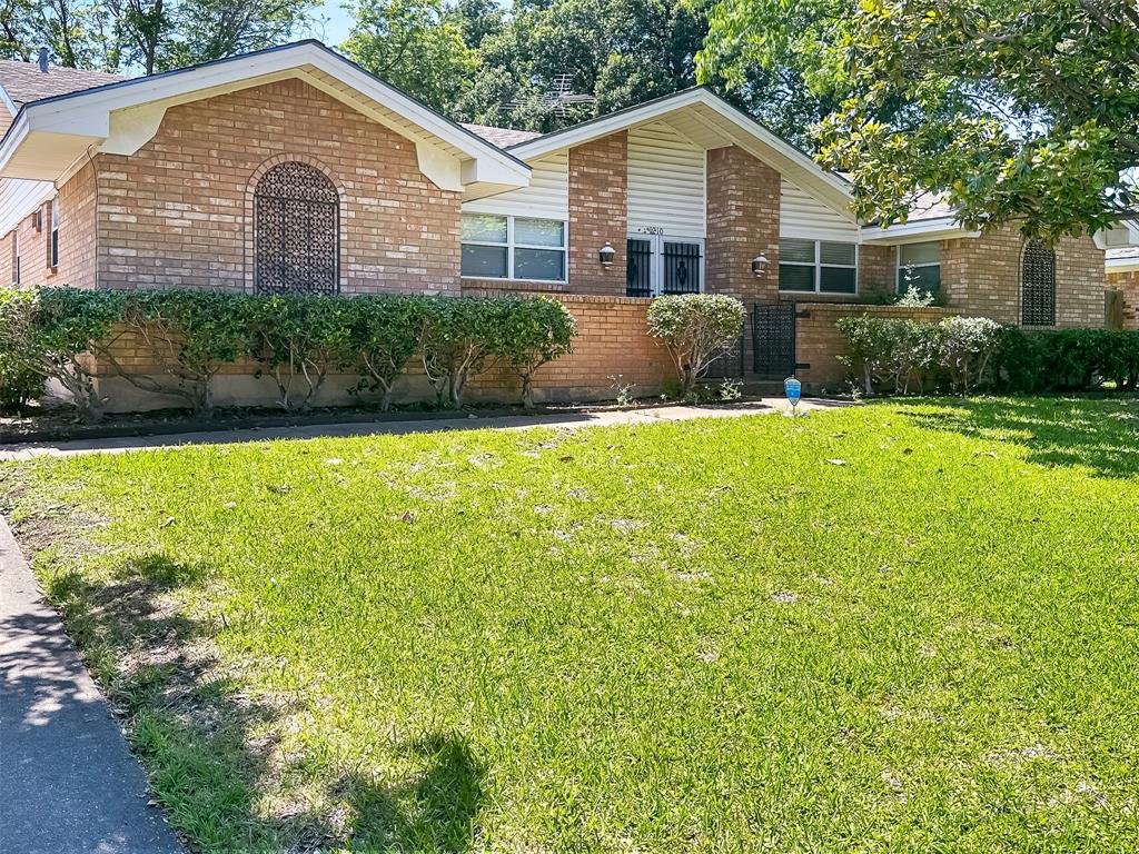 Mildred Ln, Benbrook, TX 76126