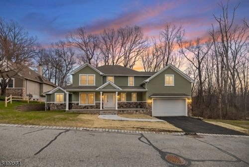 29 Bracken Hill Rd, Hamburg, NJ, 07419-1295 | Card Image