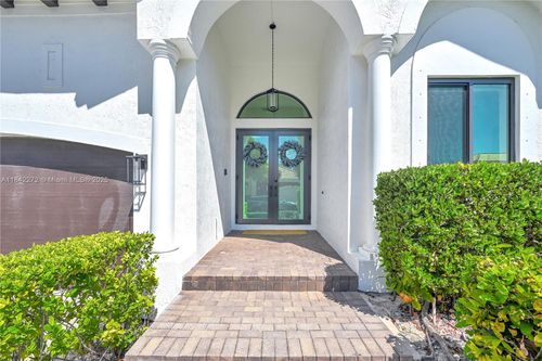 7565 Sw 190th St, Cutler Bay, FL, 33157-7385 | Card Image