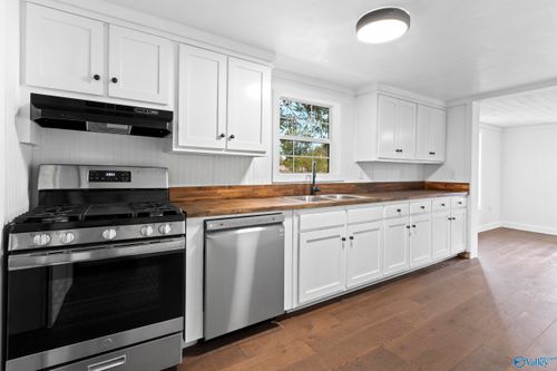 20 W 1st St, Falkville, AL, 35622-5043 | Card Image