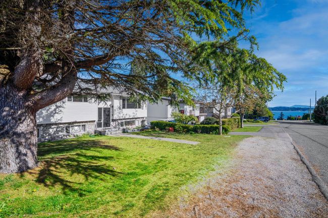 1256 Lee Street, House other with 6 bedrooms, 3 bathrooms and 2 parking in White Rock BC | Image 2