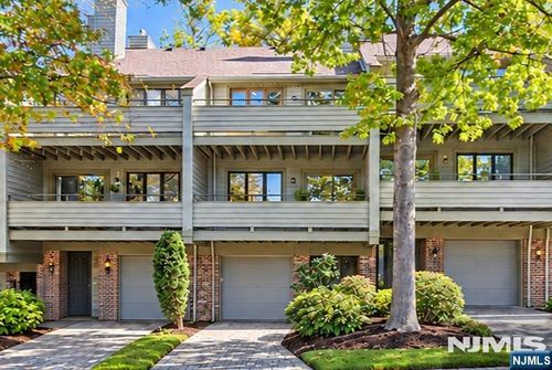 92 Meadowview Court, Leonia, NJ, 07605 | Card Image