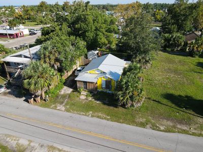 213 Ave B, House other with 3 bedrooms, 2 bathrooms and null parking in Port St. Joe FL | Image 3