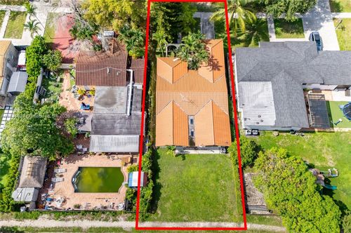 241 Hough Dr, Miami Springs, FL, 33166-4932 | Card Image