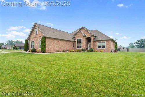 28799 Liparoto Blvd, Flat Rock, MI, 48134-8073 | Card Image