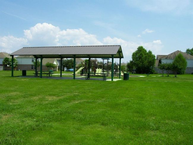 Take the dogs to the park and watch the kids play on this great community park. | Image 17