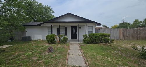 1013 Evergreen St, Mathis, TX, 78368-1613 | Card Image
