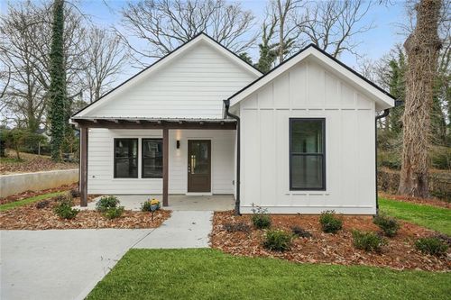 672 Commercial Ave Nw, Atlanta, GA, 30318-8319 | Card Image