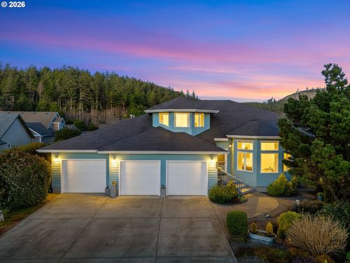 260 Ne 71st Pl, Newport, OR, 97365-9595 | Card Image