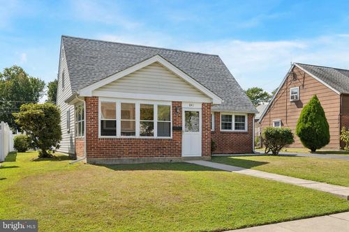 841 Bobwhite Ln, SECANE, PA, 19018-3302 | Card Image