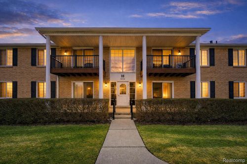 34720 Huntley Dr, Sterling Heights, MI, 48312-5012 | Card Image