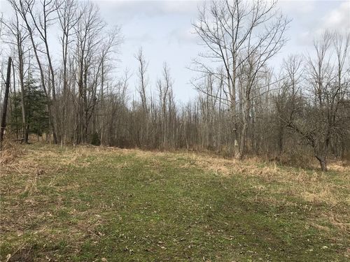 5560 Zessinger Rd, McKean, PA, 16426-2208 | Card Image