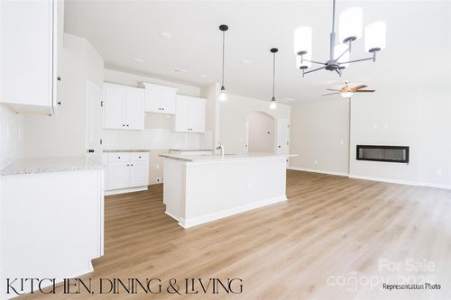 7504 Gwynne Hill Rd, Charlotte, NC, 28215-4525 | Card Image