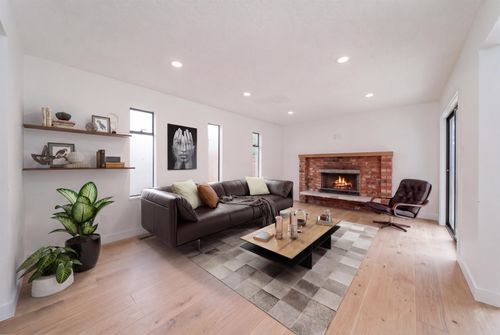 3974 W 10th Ave, Vancouver, BC, V6R2G8 | Card Image