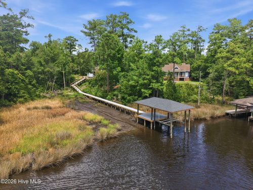 254 White Oak Bluff Rd, Stella, NC, 28582-9757 | Card Image