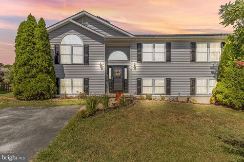 137 Mercury Ct, MARTINSBURG, WV, 25404-6162 | Card Image
