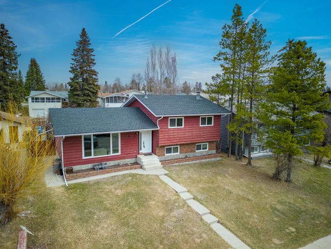 93 Feero Drive, Home with 4 bedrooms, 2 bathrooms and 4 parking in Whitecourt AB | Image 2