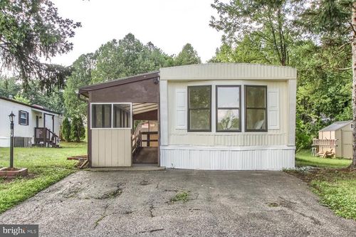 37 Creekside Ln, CARLISLE, PA, 17015-7865 | Card Image