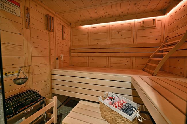 Relieve all of your tension in the sauna with ambient LED lighting. | Image 31