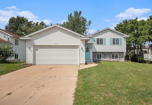 1849 Crosswinds Ct Se, Kentwood, MI, 49508-5328 | Card Image