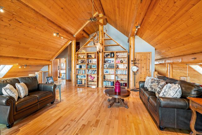 Upper level atrium. | Image 52