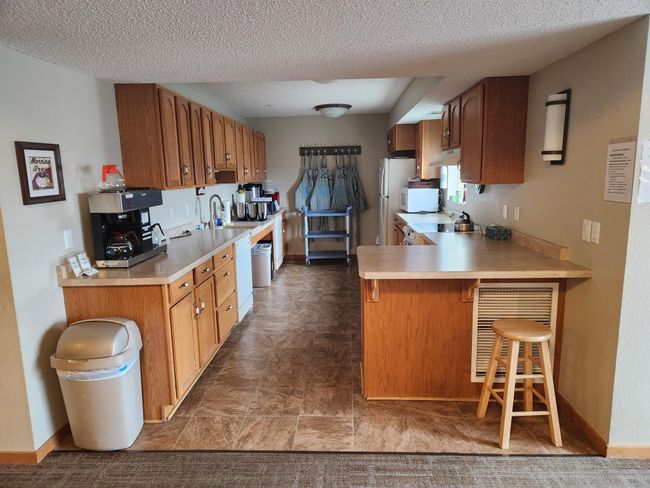 Entertainment area kitchen | Image 22